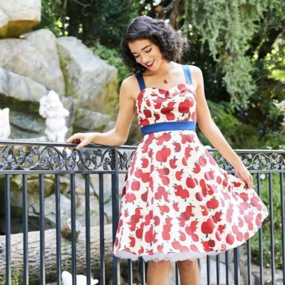 Snow White and the 7 Dwarves dress by Disney's The Dress Shop XS - Picture 6 of 10